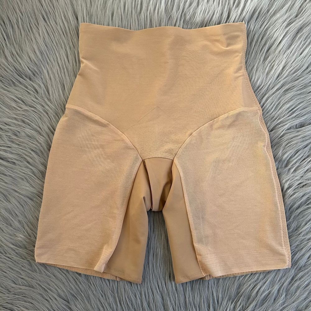 HoneyLove SuperPower Mid-Waist Short Womens Size Small Tan Shapewear Sculpting
